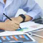 Tres mitos sobre combinar publicidad exterior con estrategia digital que conviene dejar atrás